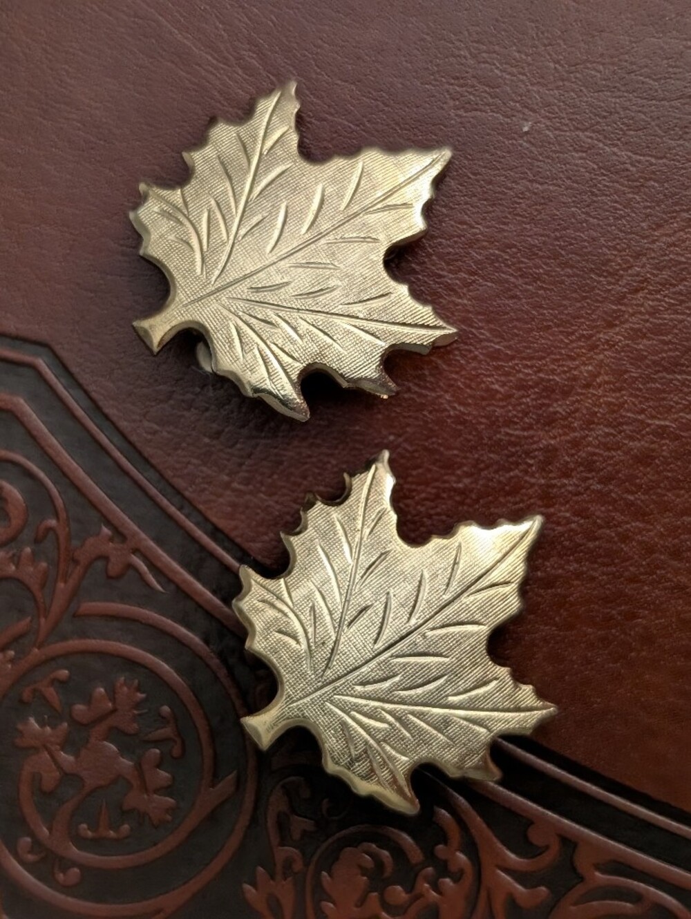 Vintage‎ Gold Tone Maple Leaf Clip On Earrings
